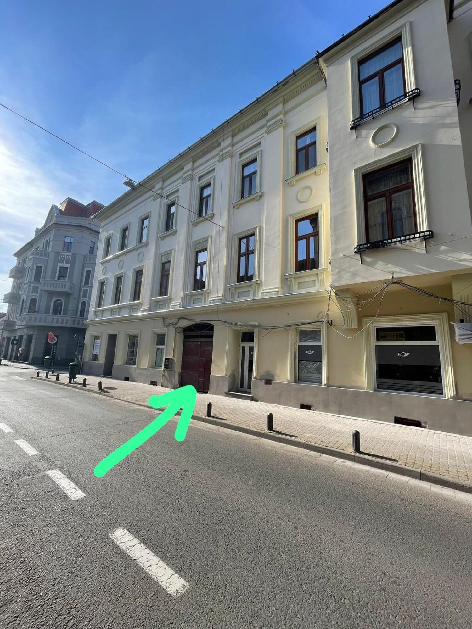 Poppys Apartment Arad Exteriör bild